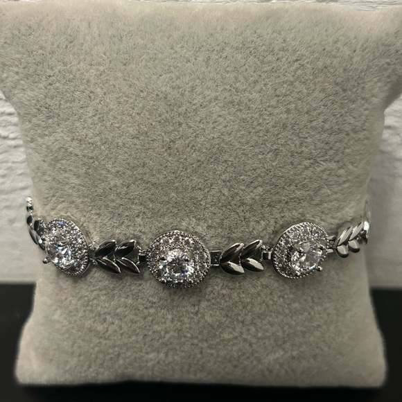 NWOT- White Gold Filled CZ Leaf Link Bracelet – 7.5”